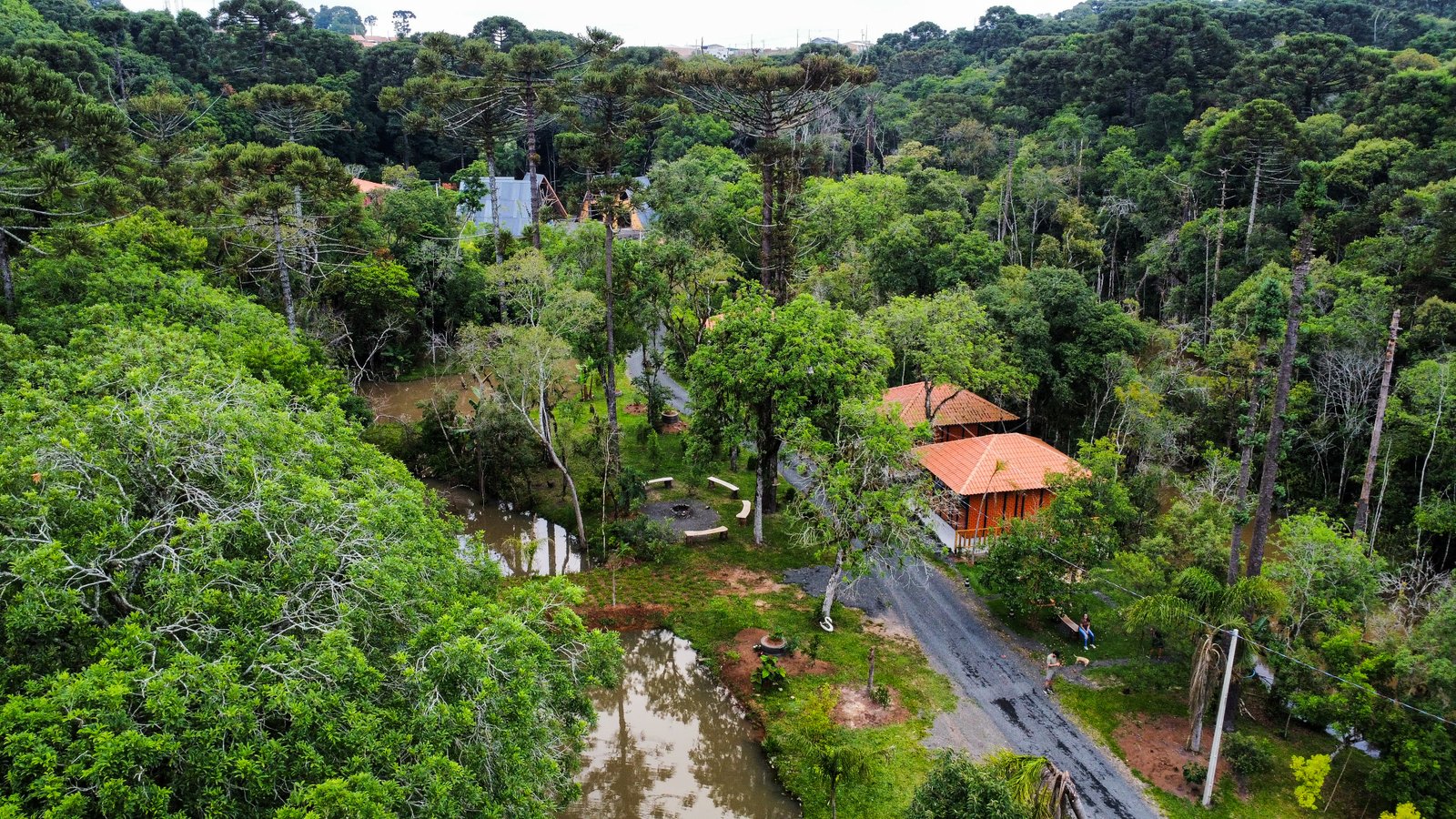 Vista aérea da propriedade da FOX Pousada das Águas